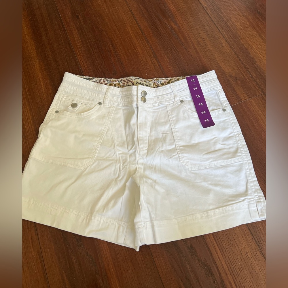 White Bermuda Shorts with Relaxed Fit